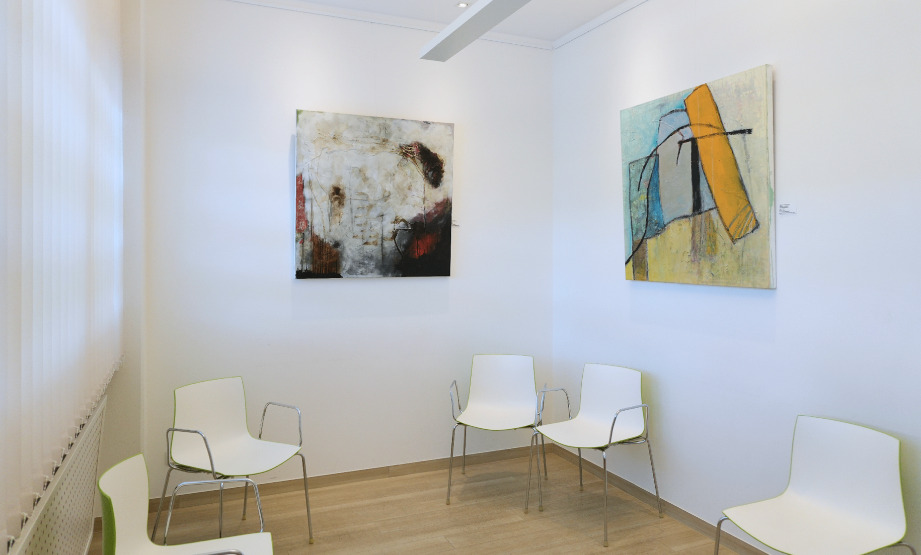 Wartezimmer mit Kunst